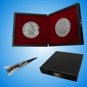 Coin & Souvenir - with wooden box